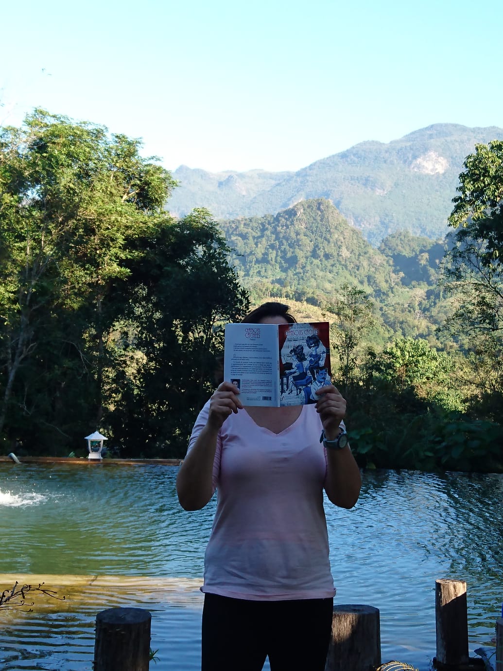 Lecture dans la Jungle du Laos ...